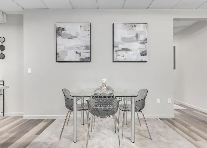 Stylish And Prestigious - 2 Bed, 2 Bath On The Avenue * Fountain Hills