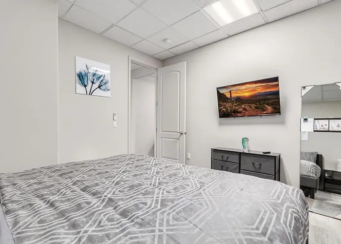 Stylish And Prestigious - 2 Bed, 2 Bath On The Avenue * Fountain Hills