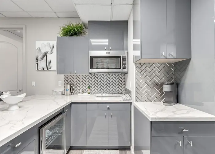 Stylish And Prestigious - 2 Bed, 2 Bath On The Avenue Fountain Hills