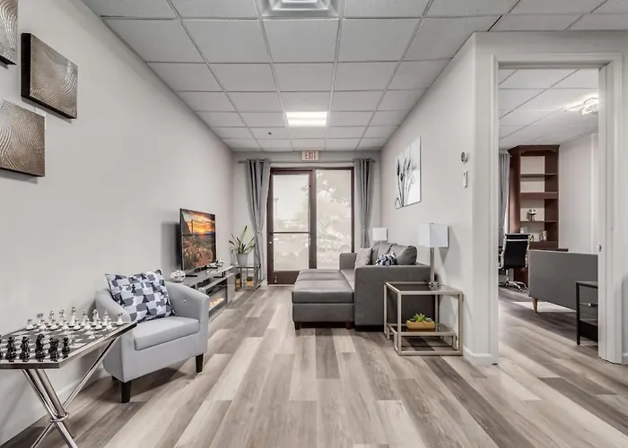 Holiday home Stylish And Prestigious - 2 Bed, 2 Bath On The Avenue *