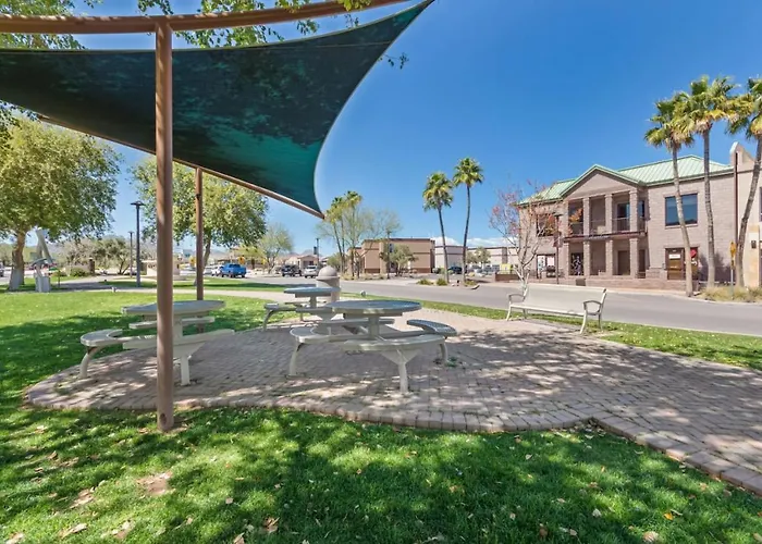 Stylish And Prestigious - 2 Bed, 2 Bath On The Avenue *