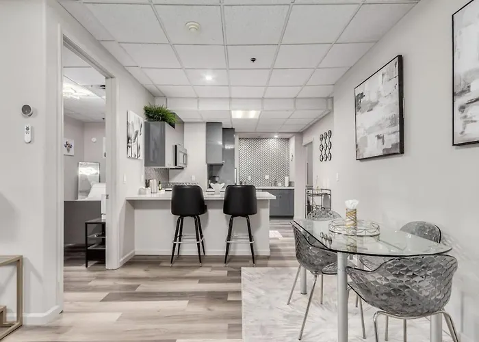 Stylish And Prestigious - 2 Bed, 2 Bath On The Avenue Holiday home Fountain Hills